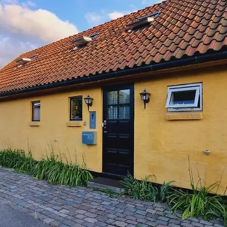 Yellow House אכסניה *
